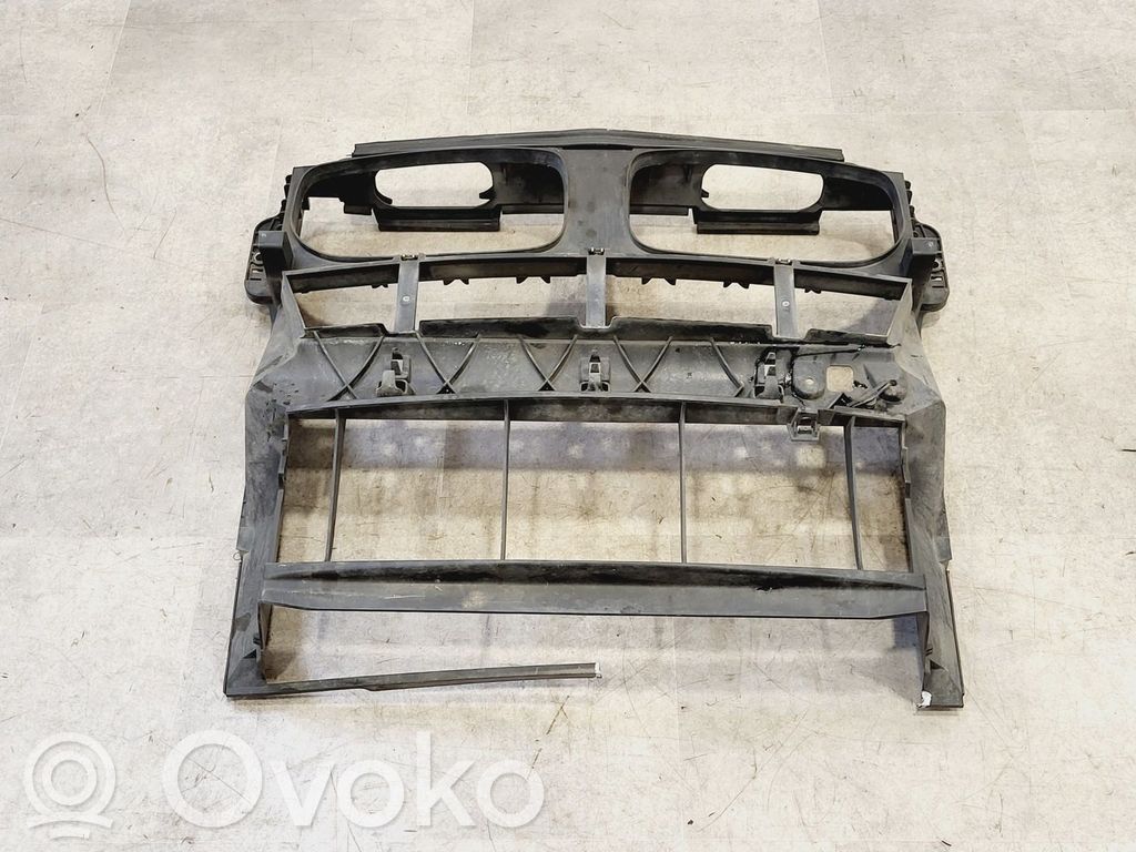 BMW X5 E70 Intercooler air channel guide 
