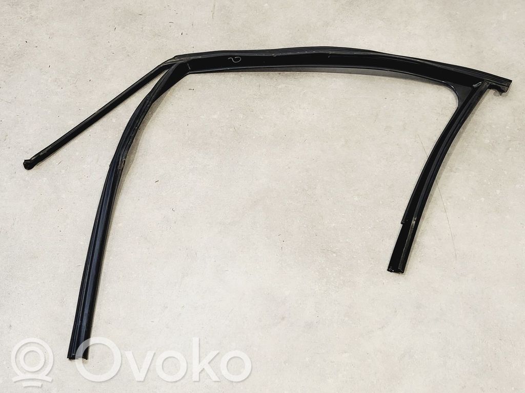 BMW 2 F45 Listwa szyby drzwi przednich 