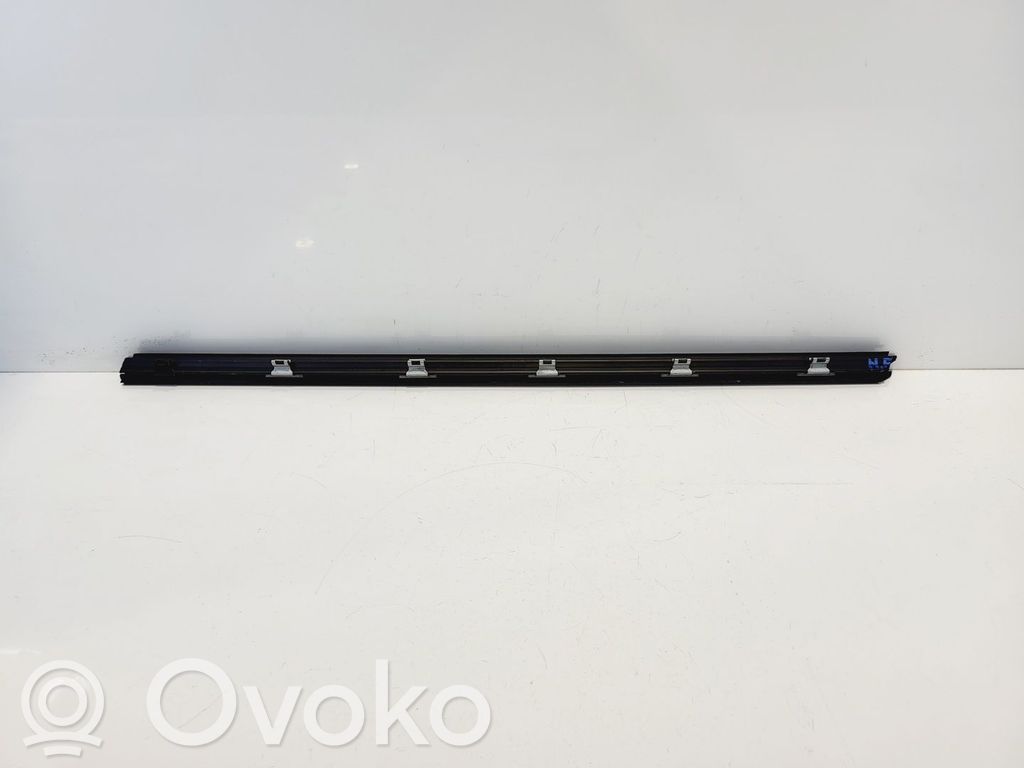 BMW X3 F25 Gumowa uszczelka drzwi przednich 