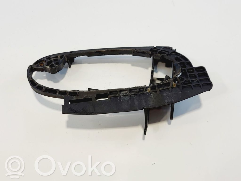 BMW 7 E65 E66 Takaoven ulkokahvan kehys 