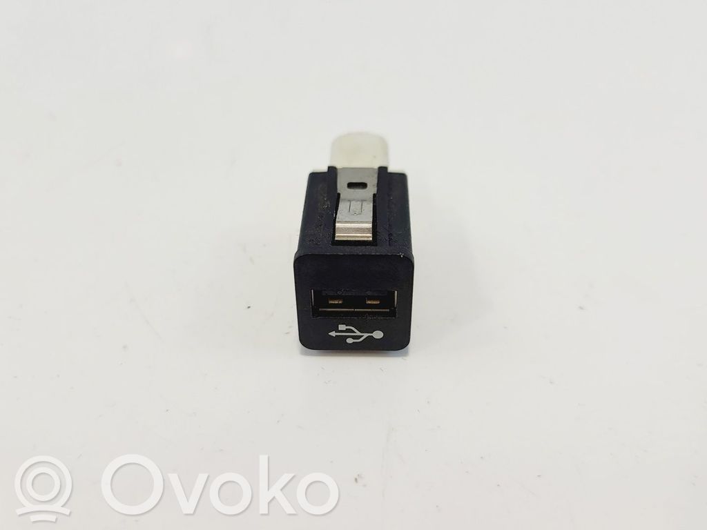Enchufe conector USB   84109237656,84109237656