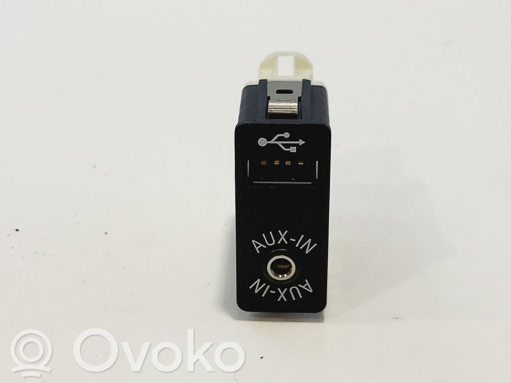 BMW 5 F10 F11 Connettore plug in AUX 