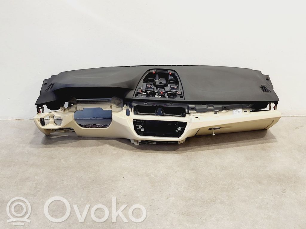 BMW 5 G30 G31 G38 Kojelauta 
