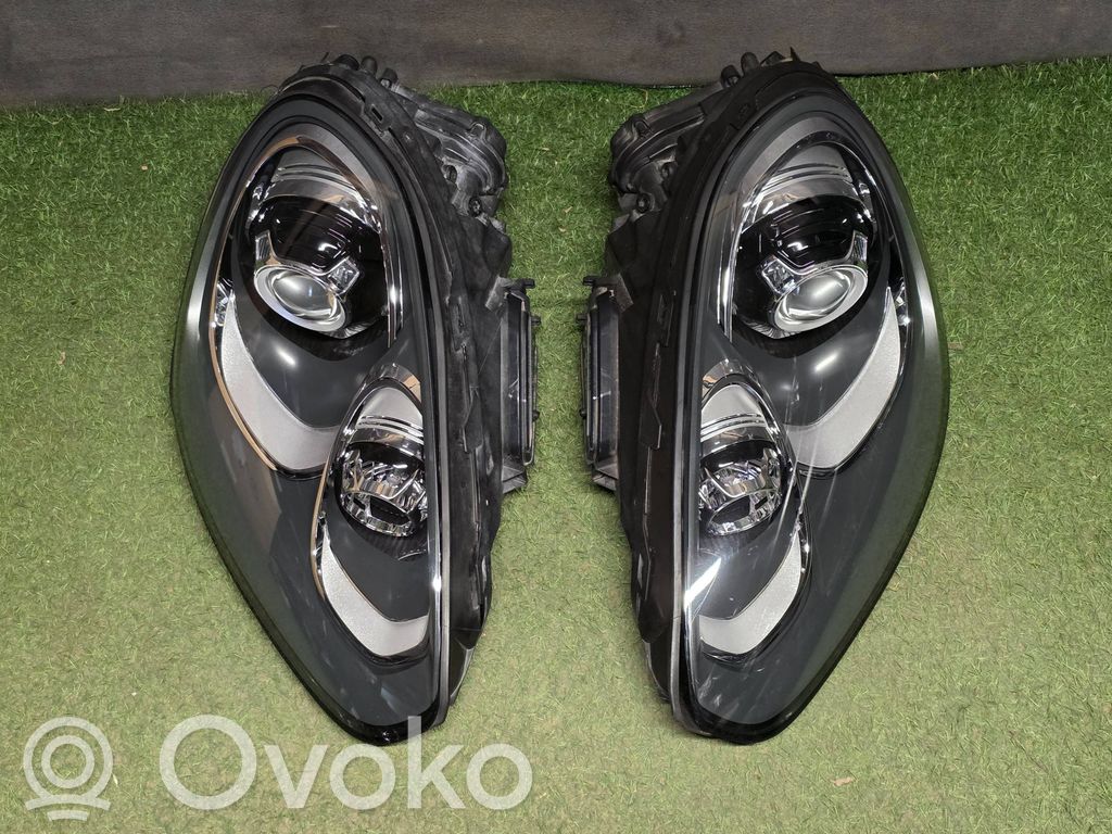 Porsche Cayenne (92A) Lampa przednia 