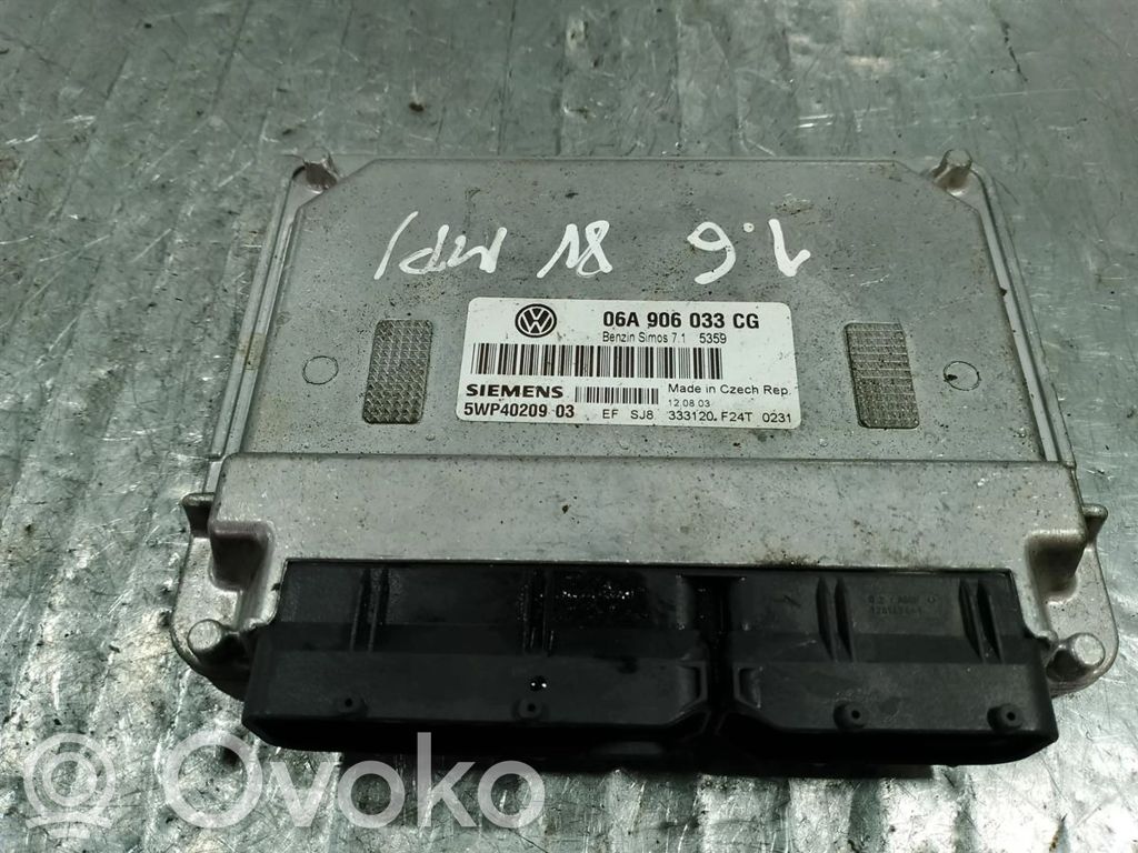 Volkswagen Touran I Engine control unit/module ECU 