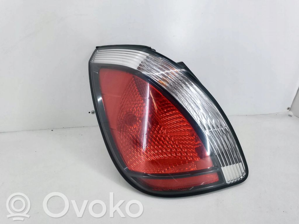 KIA Rio Aizmugurējais lukturis virsbūvē 