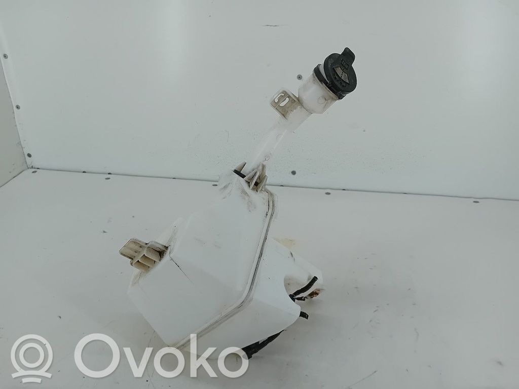 Tuulilasinpesimen nestesäiliö