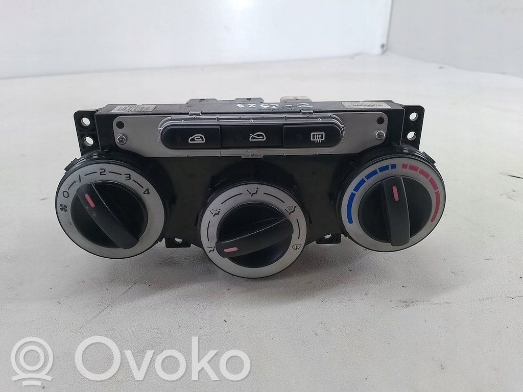Hyundai i10 Climate control/heater control trim 