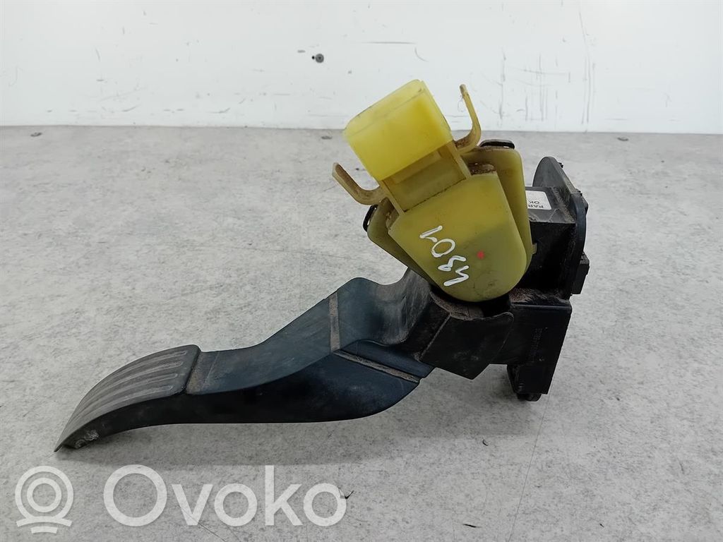 Akseleratora pedālis   9F836AB