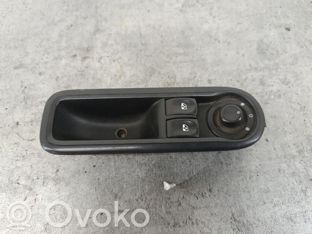 Renault Clio III Quarter vent window switch 