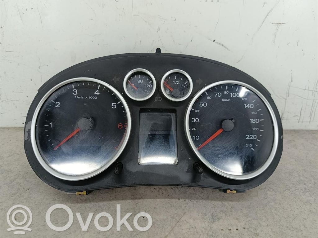 Audi A2 Speedometer (instrument cluster) 