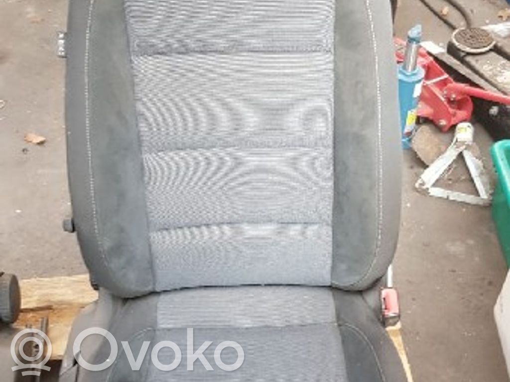Volkswagen Golf VI Fotel przedni pasażera 
