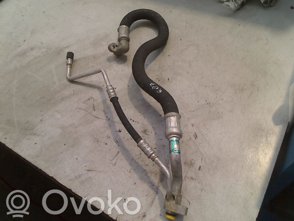 BMW 1 E81 E87 Ilmastointilaitteen putki (A/C) 
