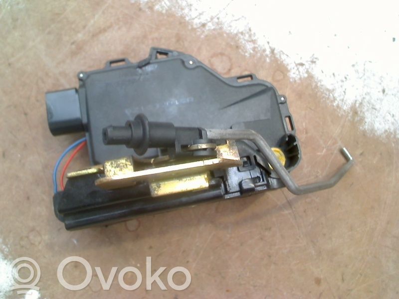 Audi A2 Front door lock 