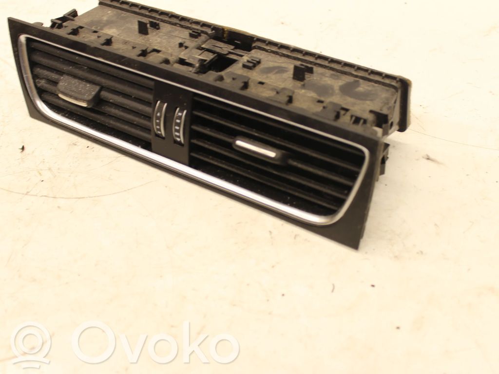 Audi A4 S4 B8 8K Dysze / Kratki środkowego nawiewu deski rozdzielczej 
