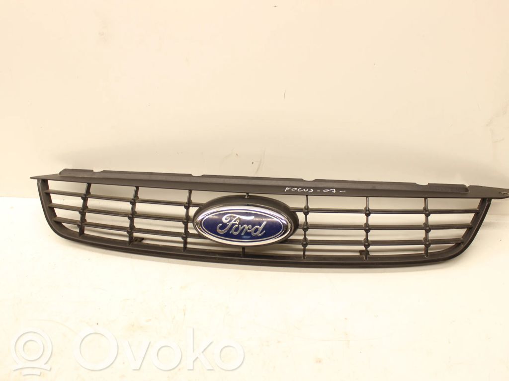 Ford Focus Etupuskurin ylempi jäähdytinsäleikkö 