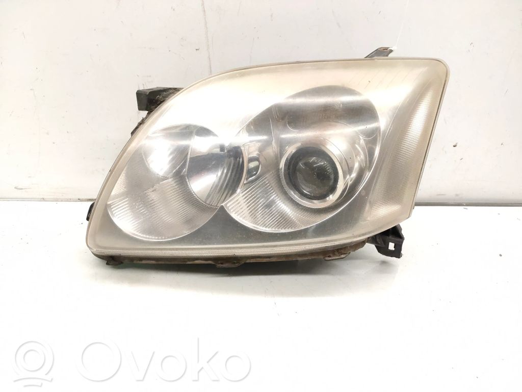 Toyota Avensis T250 Lampa przednia 