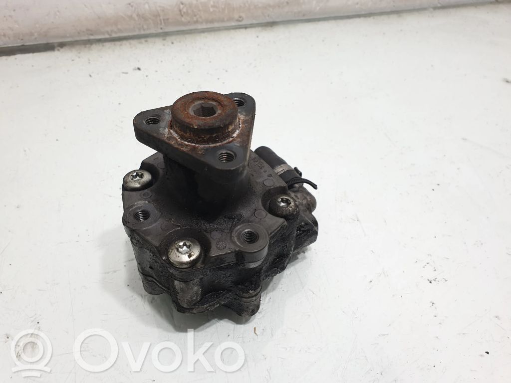Audi A5 8T 8F Ohjaustehostimen pumppu 