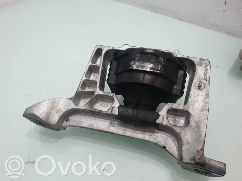 Volvo C30 Engine mount bracket 