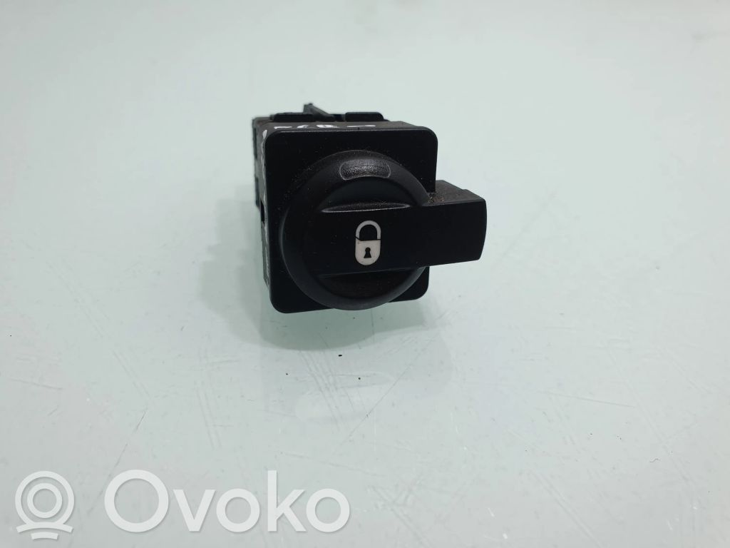 Central locking switch button   96476626