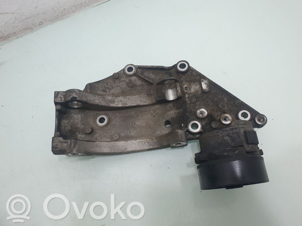 Volvo V50 Generatoriaus kronšteinas 
