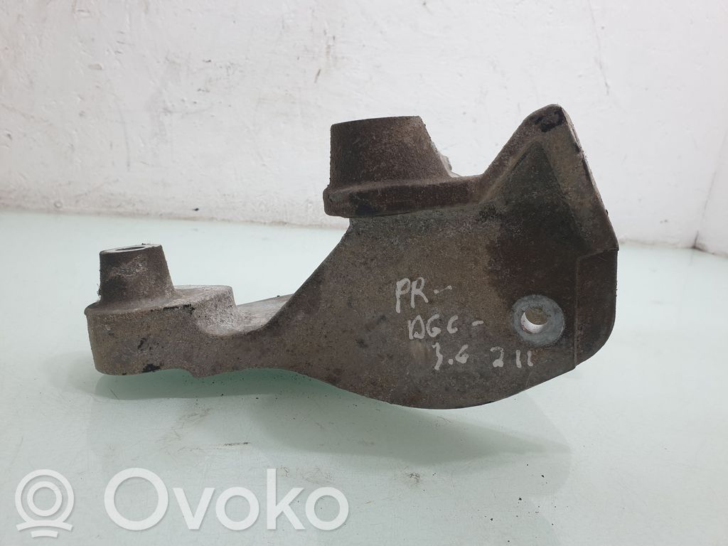 Engine mounting bracket   04809939AF