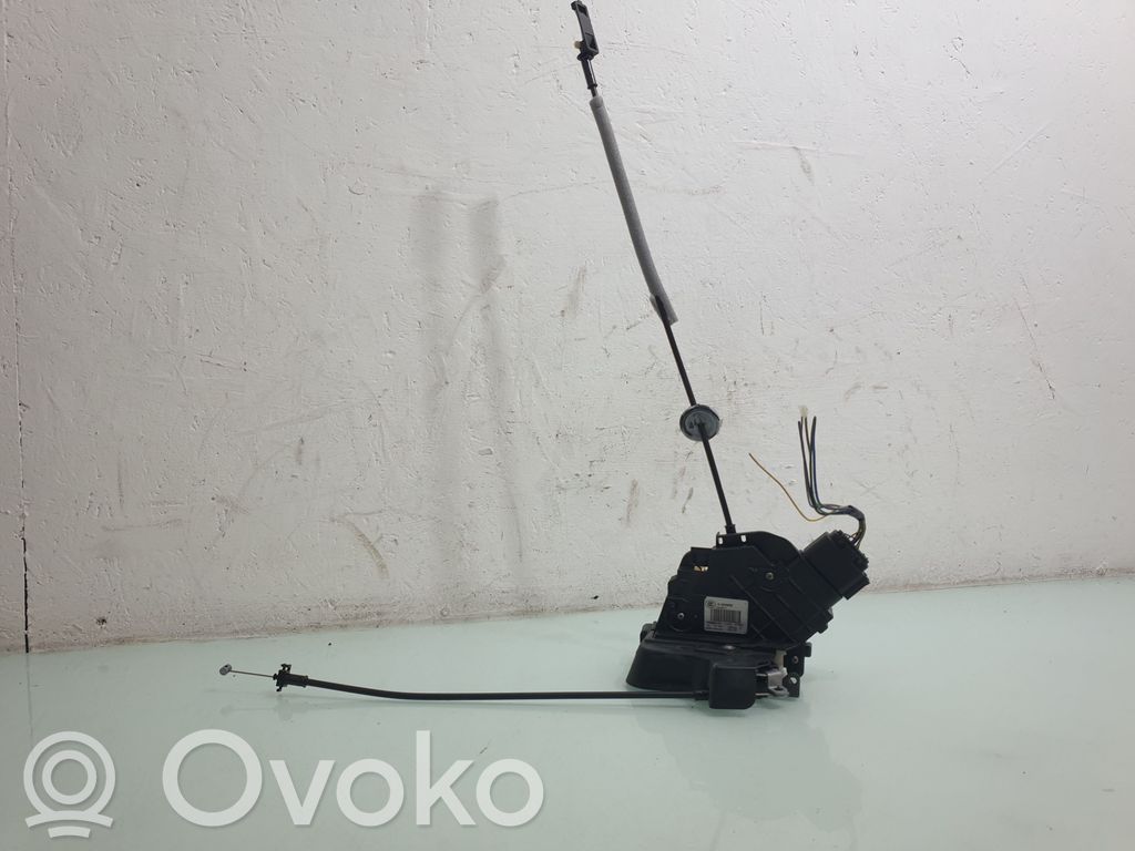 Volvo S80 Priekšpusē slēdzene 
