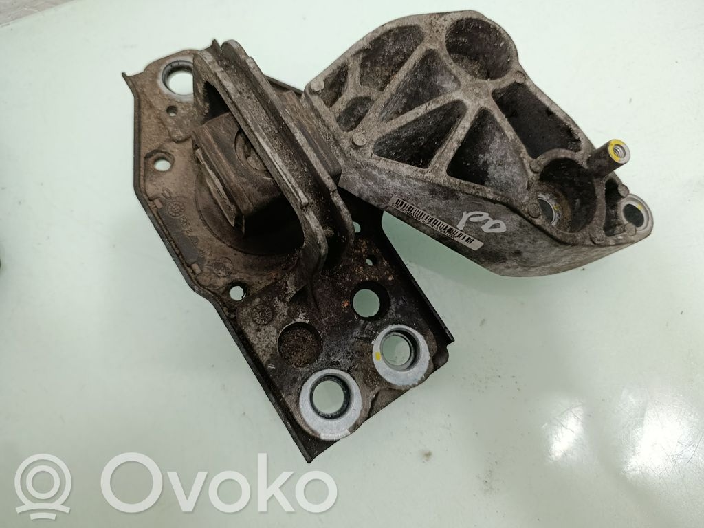 Renault Koleos I Engine mount bracket 