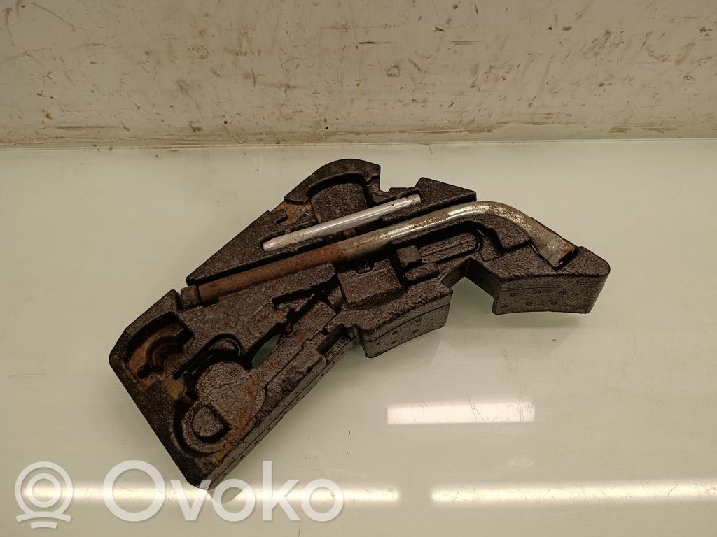 Audi Q7 4L Tool set 