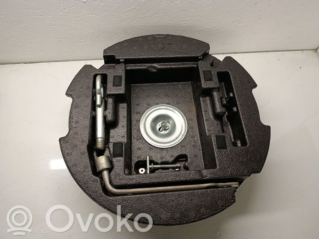 Mazda CX-7 Tool set 