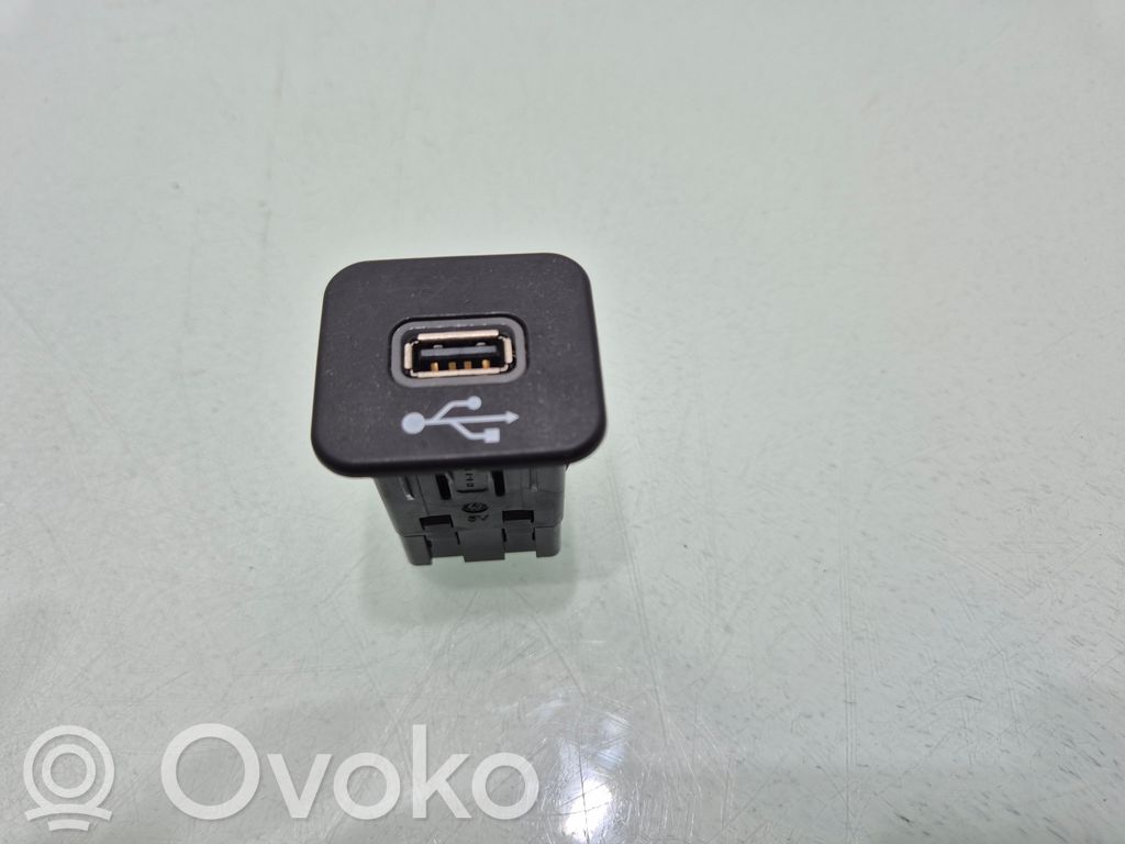 Jeep Renegade USB socket connector 