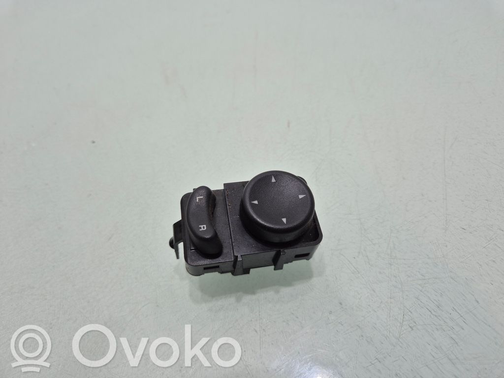 Wing mirror switch