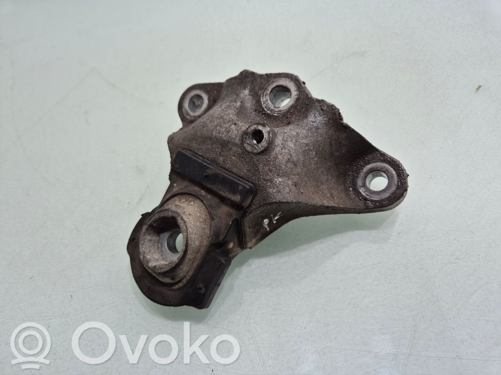 Volvo S60 Engine mounting bracket 