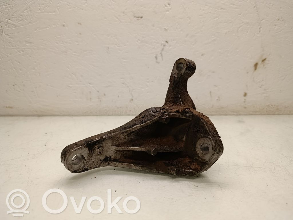 Volvo V50 Engine mounting bracket 
