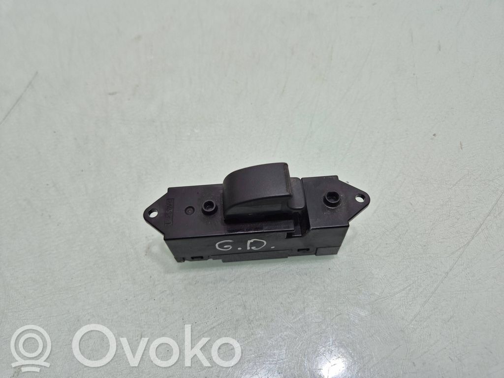 Mitsubishi Pajero Interruptor del elevalunas eléctrico 