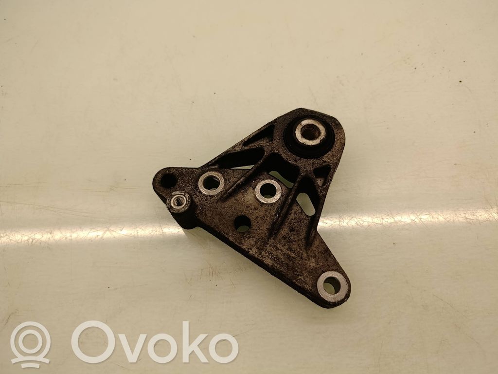 Volvo XC60 Engine mount bracket 