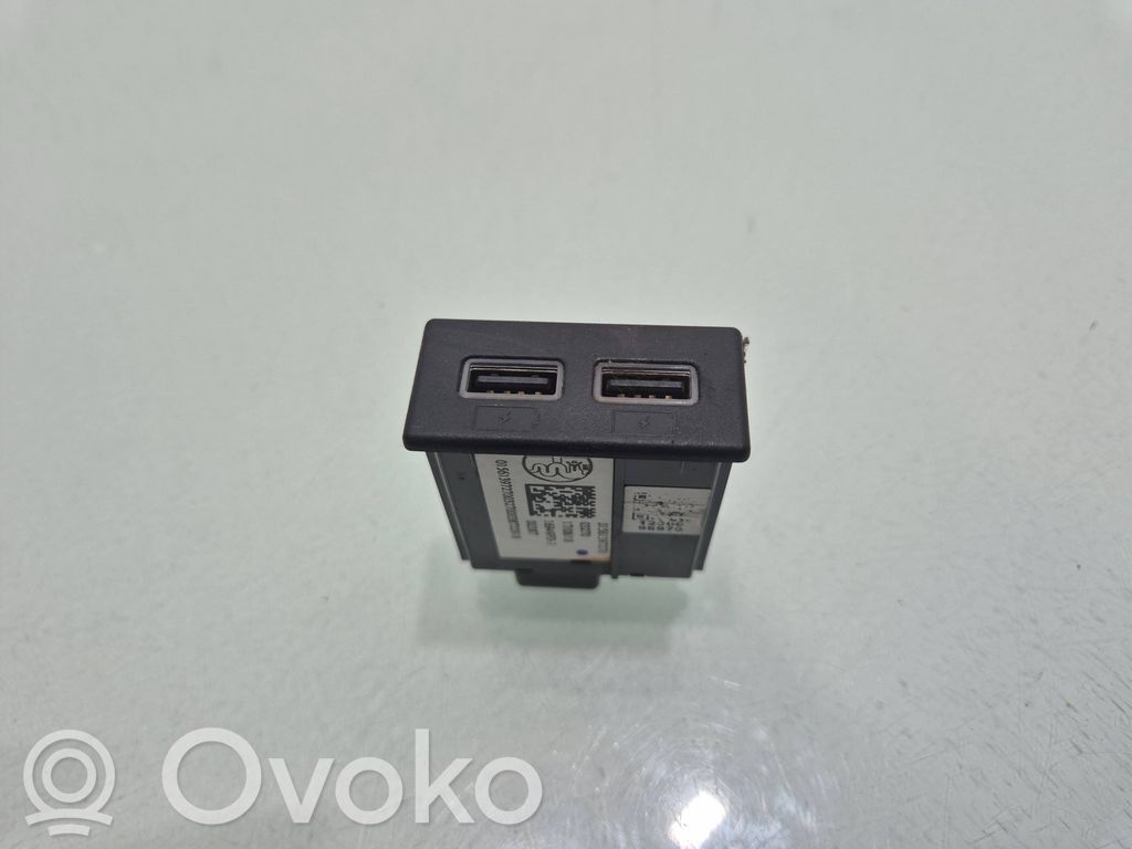 Alfa Romeo Stelvio Enchufe conector USB 