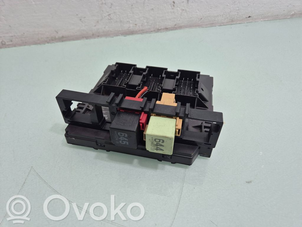 Volkswagen Tiguan Central body control module 