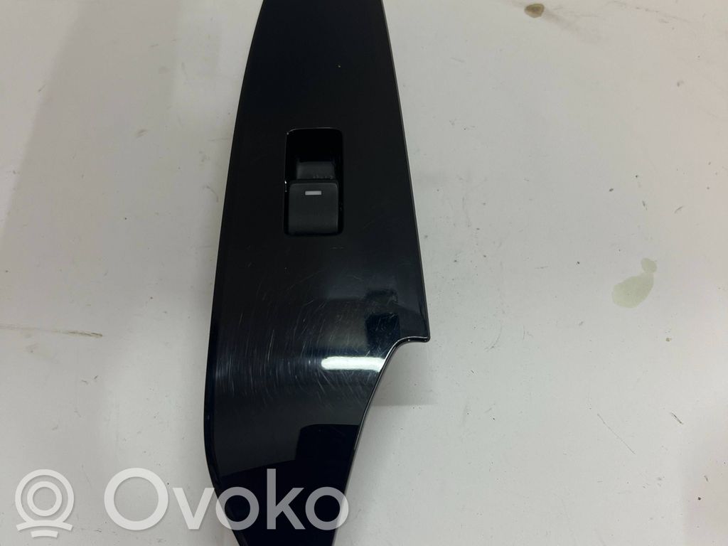 Mazda 3 III Electric window control switch 