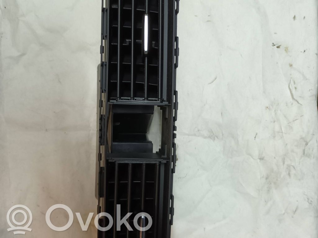 BMW 3 E90 E91 Centrinės oro grotelės 