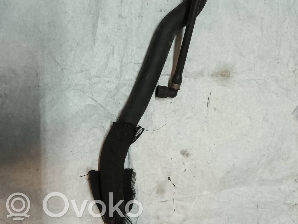 Engine coolant pipe/hose   6714092