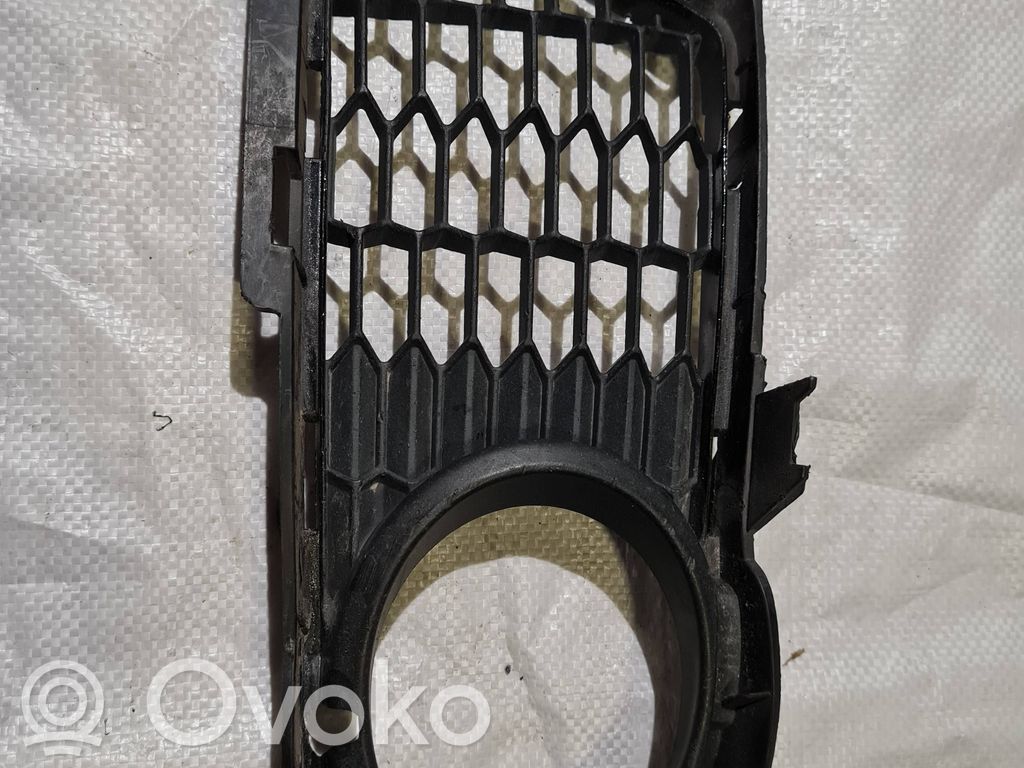 BMW 3 E92 E93 Etupuskurin alempi jäähdytinsäleikkö 