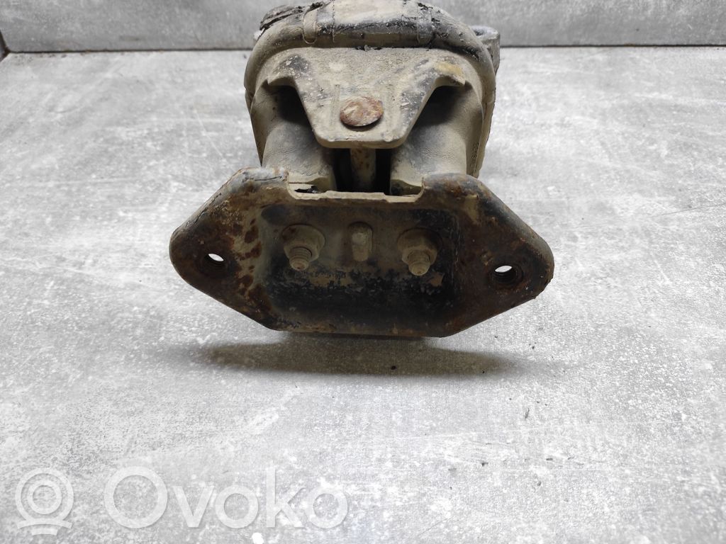 Chrysler 300 - 300C Engine mount bracket 