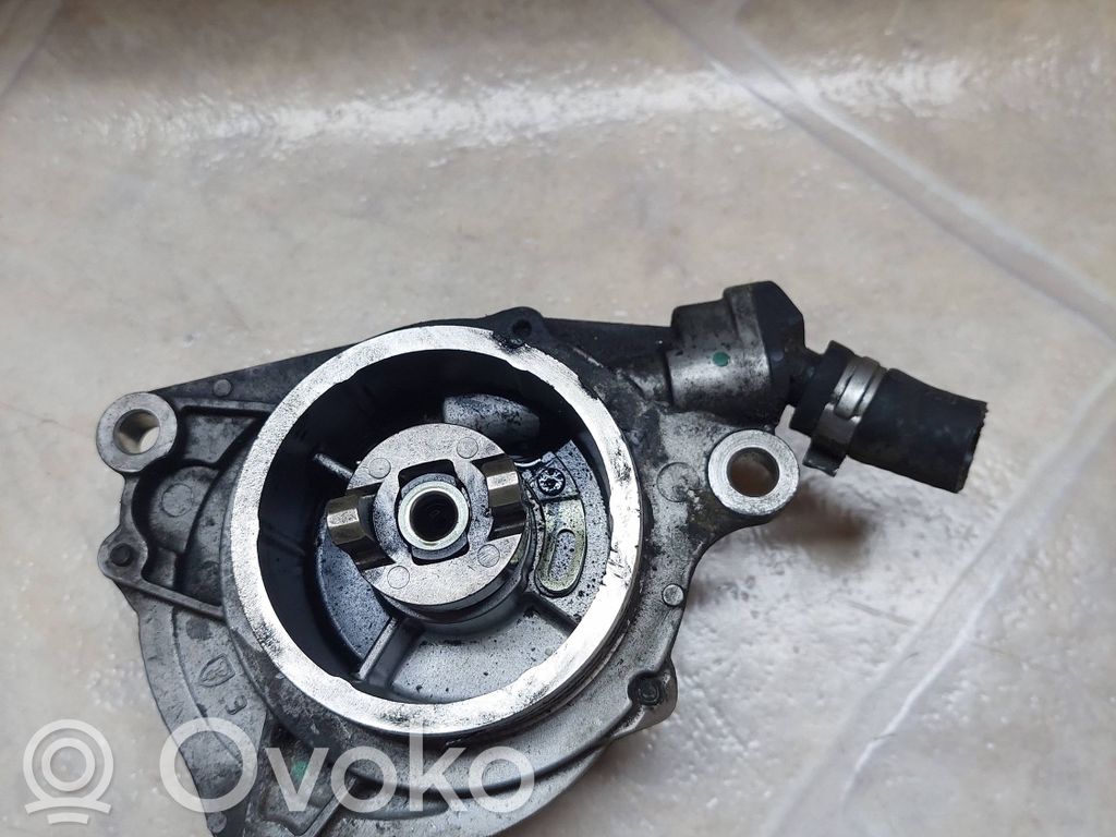 BMW 5 E39 Vacuum pump 