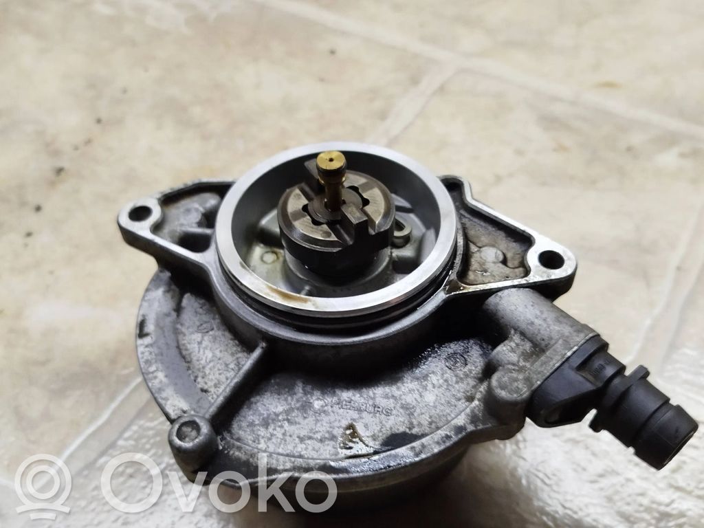 Audi A6 S6 C5 4B Vacuum pump 