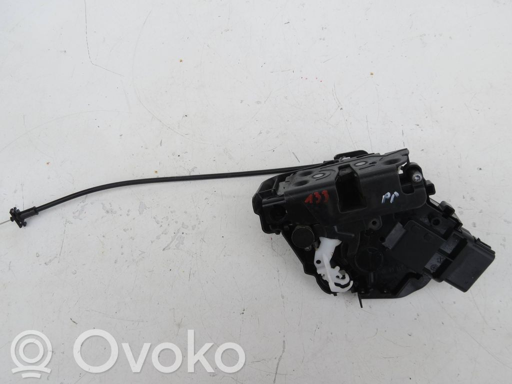 Volvo V70 Priekšpusē slēdzene 
