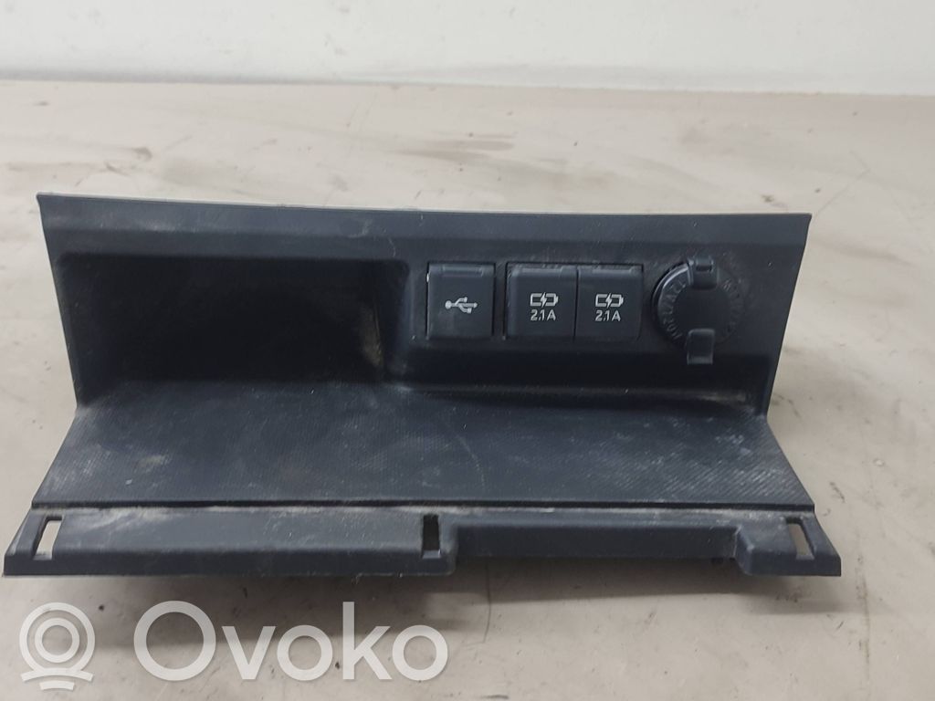 Toyota Highlander XU70 Enchufe conector USB 