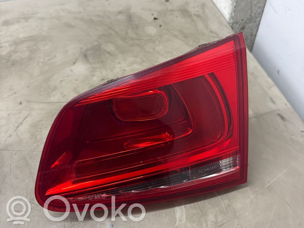 Volkswagen Touareg II Lampy tylnej klapy bagażnika 