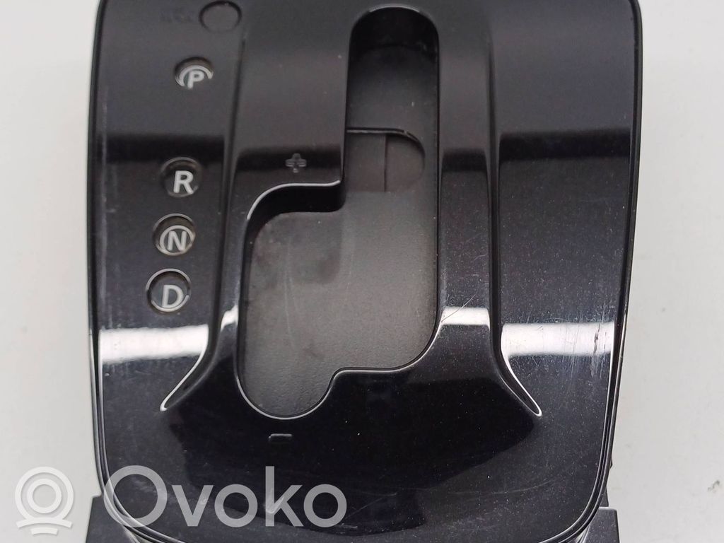 Nissan Qashqai Отделка рычага переключения передач (пластиковая) 