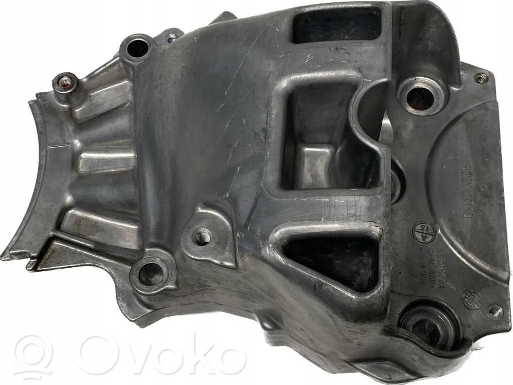 Volvo XC40 Engine mount bracket 